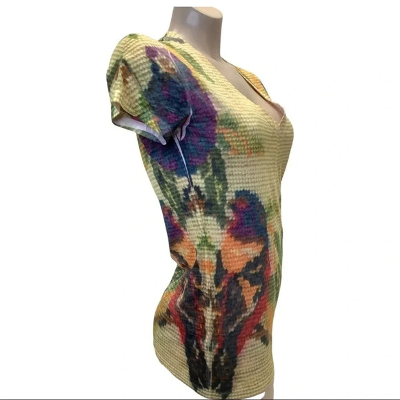 Yellow Sublimation Size Medium Parrot Printed Fitted V-Neck Tee. Made in USA New - Picture 3 of 3